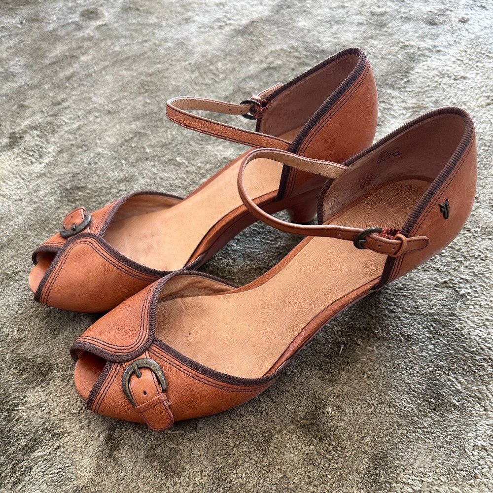 Frye Womens Leather Peep Toe Ada 2 Piece Kitten Heels Yellow Size 7 Medium
